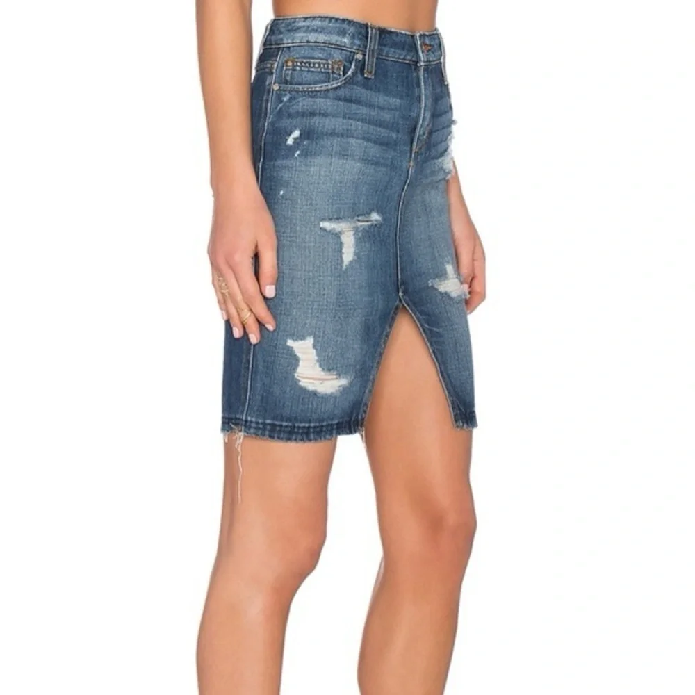 *JOE’S JEANS* Med Wash Kumi Distressed Denim Pencil Skirt Size 29